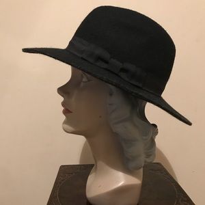 Wide brim felt hat
